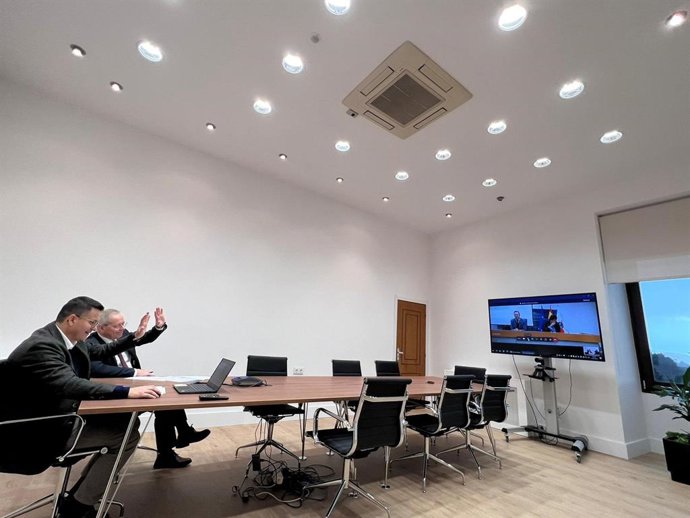Rueda de prensa del conselleiro de Medio Rural, José González, junto a su homólogo cántabro, Guillermo Blanco