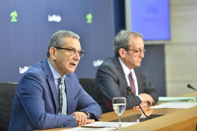 El consejero de Hacienda, Celso González, junto al director general de Función Pública, Manuel García
