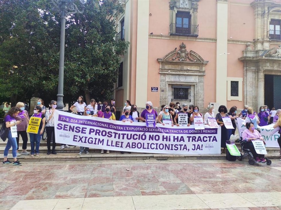 Archivo - Una concentración exige una ley de abolición de la prostitución 
