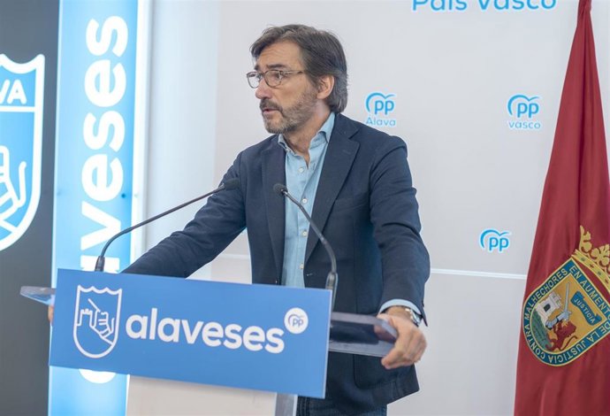 Archivo - El presidente del PP de Álava y portavoz de Populares Alaveses en las Juntas Generales de Álava, Iñaki Oyarzabal