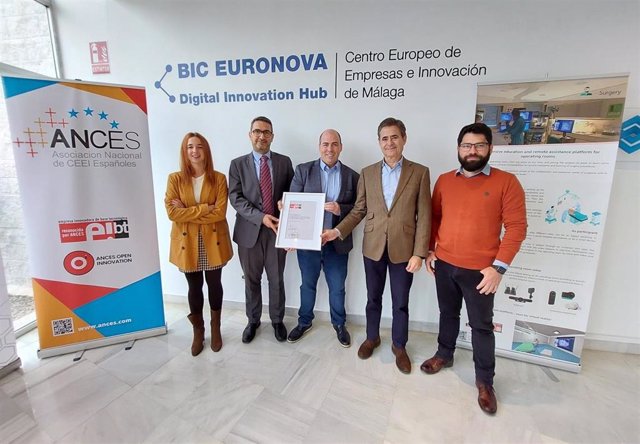 Acto de entrega de la certificación EIBT de Bic Euronova a la empresa malagueña Vectorpipe.