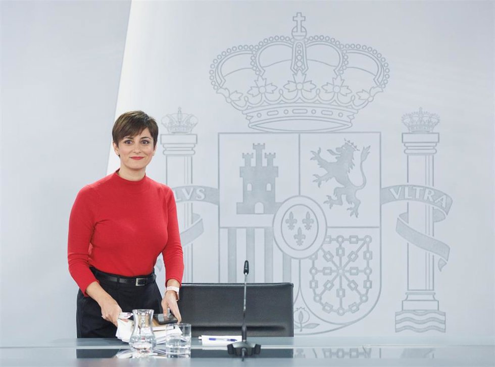 La portavoz del Gobierno y ministra de Política Territorial, Isabel Rodríguez, a su llegada a una rueda de prensa posterior al Consejo de Ministros, a 17 de enero de 2023.