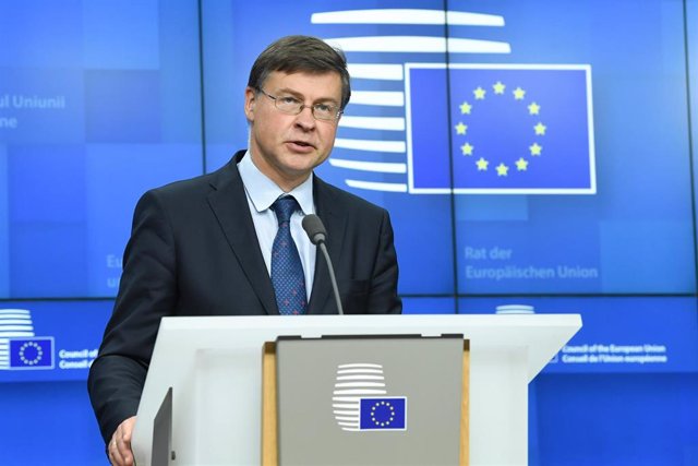 Archivo - HANDOUT - 24 May 2022, Belgium, Brussels: Executive Vice President of the European Commission for An Economy that Works for People Valdis Dombrovskis attends a press conference following the EU Economic and Financial Affairs Council meeting. P