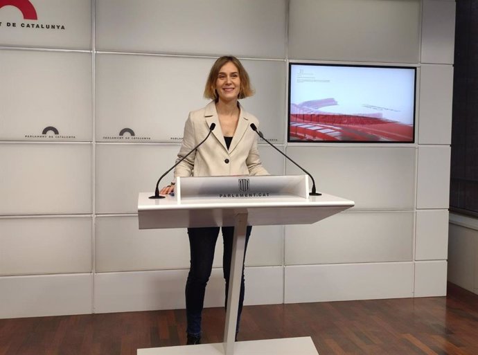 La líder de los comuns en el Parlament, Jéssica Albiach, en rueda de prensa en la Cámara catalana