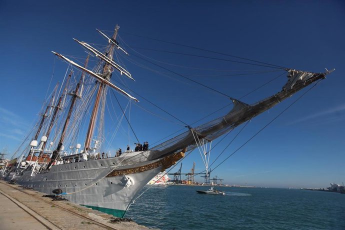 Ceremonia de despedida del Buque Escuela 'Juan Sebastián de Elcano', que inicia su 95 crucero de instrucción. A 14 de enero de 2023, en Cádiz (Andalucía, España). El buque zarpa este sábado desde el Puerto de Cádiz para iniciar su 95 crucero de instruc