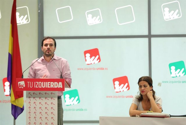 Archivo - El coordinador general de Izquierda Unida, Alberto Garzón y la eurodiputada de IU, Sira Rego, durante la celebración de la Asamblea Político y Social de IU, en Madrid (España), a 26 de septiembre de 2019.