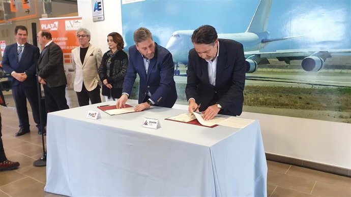 El Aeropuerto de Teruel y Aragón Film Commission firman un acuerdo para impulsar los rodajes.