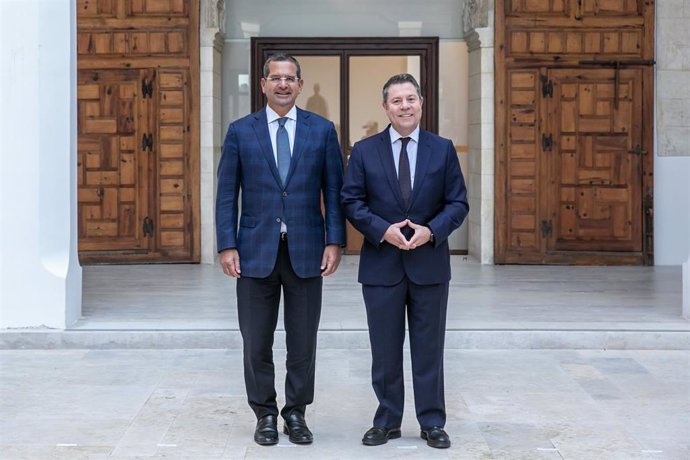 El presidente de Castilla-La Mancha, Emiliano García-Page, recibe al gobernador de Puerto Rico, Pedro Pierluisi.