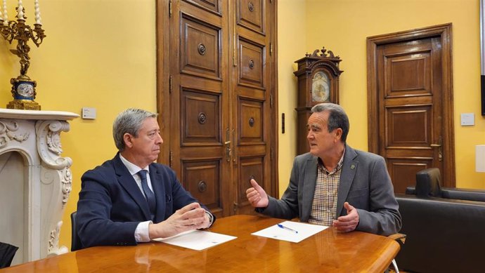 El presidente de la Diputación de Zaragoza (DPZ), Juan Antonio Sánchez Quero, Y el presidente de la Cámara de Cuentas de Aragón, Alfonso Peña.