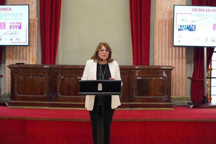 Archivo - La consejera de Educación, María Isabel Campuzano, ha presidido la séptima edición de las jornadas solidarias educativas 'Un día en África'