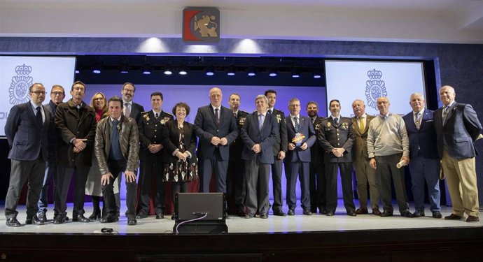 Autoridades en la celebración del 199 aniversario de la Policía Nacional.