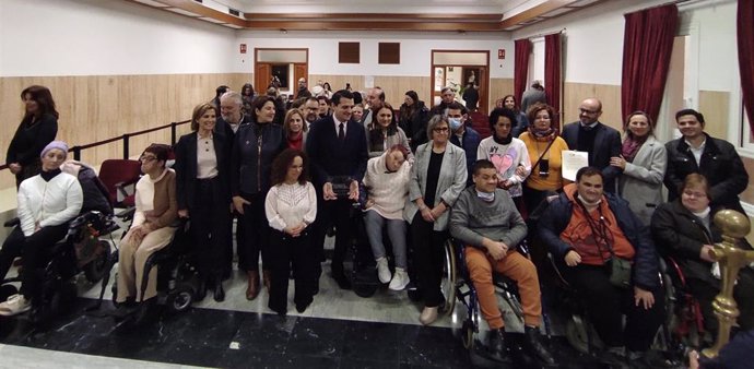 Entrega del premio del Comité Español de Representantes de Personas con Discapacidad (Cermi) concedido al Ayuntamiento de Córdoba por el programa 'Córdoba Incluye', puesto en marcha por la Delegación de Inclusión y Accesibilidad.