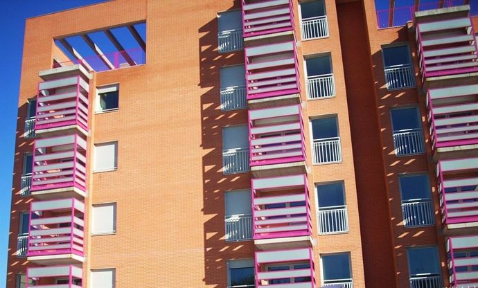 Archivo - Imagen de recurso de un bloque de viviendas.