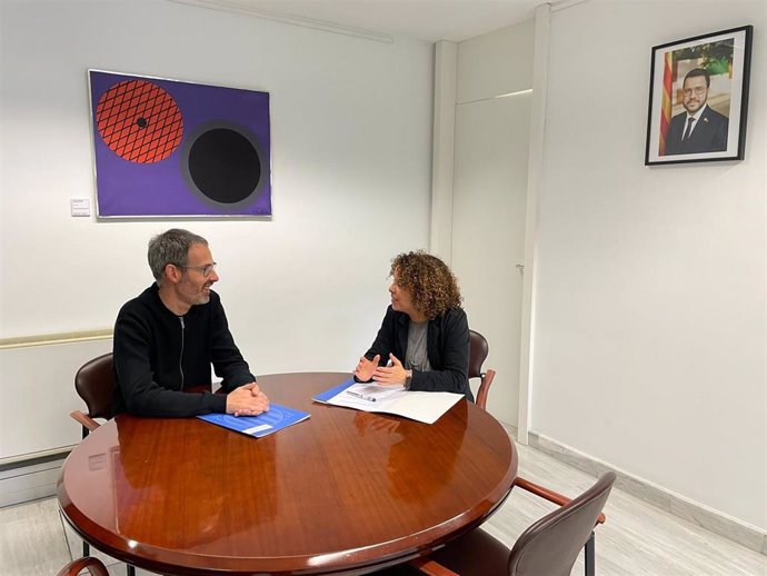 El director de servicios territoriales del departamento en Girona, Albert Ballesta, se reúne con la delegada del Govern en Girona, Laia Cañigueral.