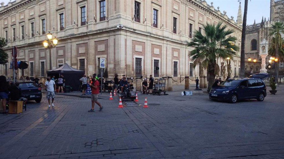 Archivo - Rodaje televisivo junto al Archivo de Indias para una serie de Netflix EEUU, foto de archivo