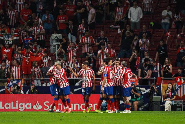 Archivo - Jugadores del Atlético de Madrid celebran un gol de Álvaro Morata en el Metropolitano. 