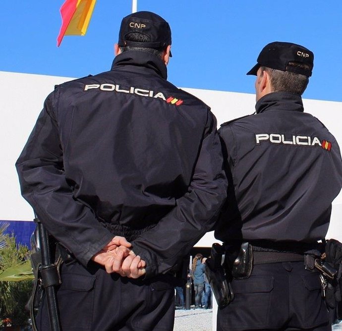 Archivo - Agente CNP policía nacional uniforme uniformados seguridad málaga vigilancia policial