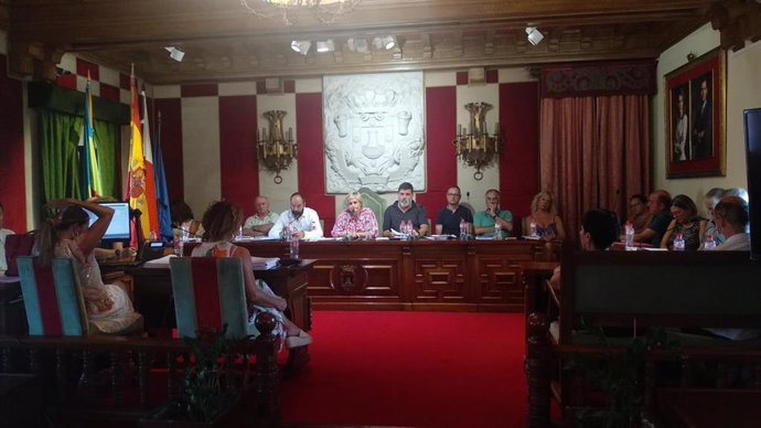 Archivo - Pleno del Ayuntamiento de Camargo.