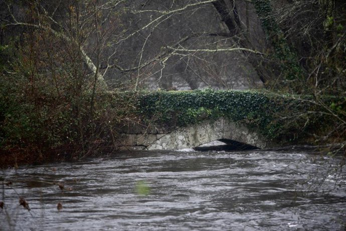O río Lérez ao seu paso por Ponche Bora, a 16 de xaneiro de 2023, en Pontevedra, Galicia (España).