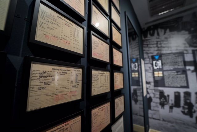 Fichas de los deportados a Mauthausen en la exposición ‘Mauthausen: memorias compartidas’.