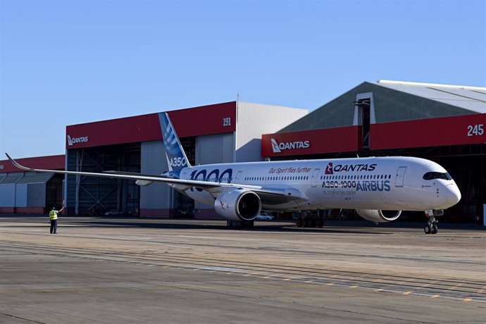 Archivo - Imagen de archivo de un avión de la compañía australiana Qantas, en Sídney.