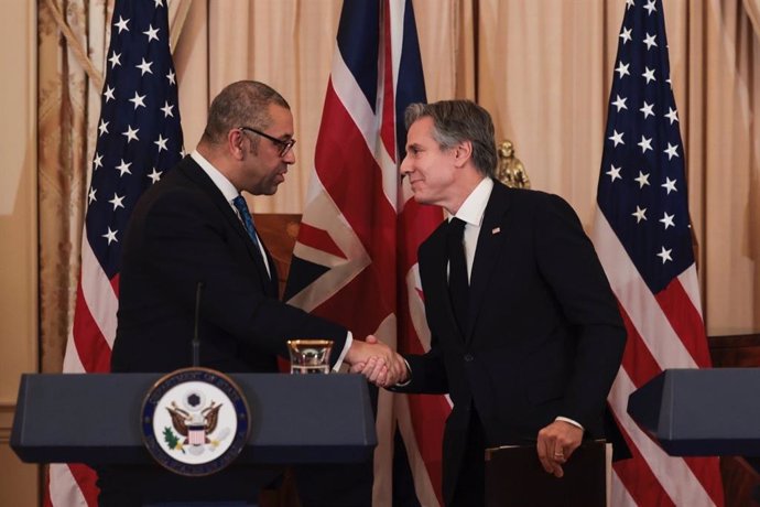 El ministro de Exteriores británico, James Cleverly, y el secretario del Departamento de Estado de EEUU, Antony Blinken, en Washington