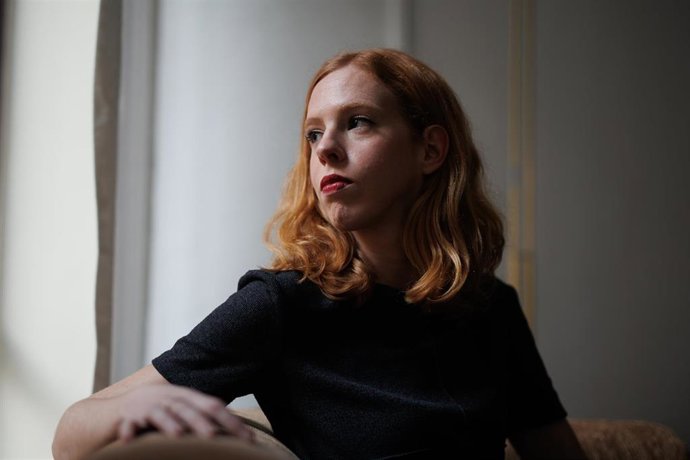 La secretaria de Estado para la Agenda 2030 y secretaria de Organización de Podemos, Lilith Verstrynge, posa durante una entrevista para Europa Press, a 21 de diciembre de 2022, en Madrid (España).