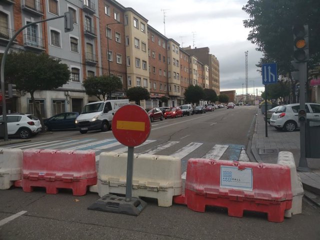 Corte de tráfico en la calle Recondo de Valladolid.