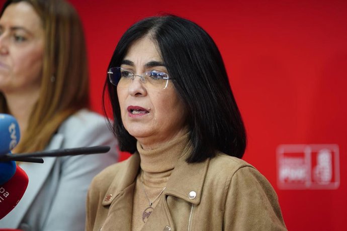 La ministra de Sanidad, Carolina Darias, durante una comparecencia pública, a 17 de enero de 2023, en Salamanca, Castilla y León (España). Después de comparecer, la ministra de Sanidad se reúne con representantes de colectivos del sector sanitario en Sa