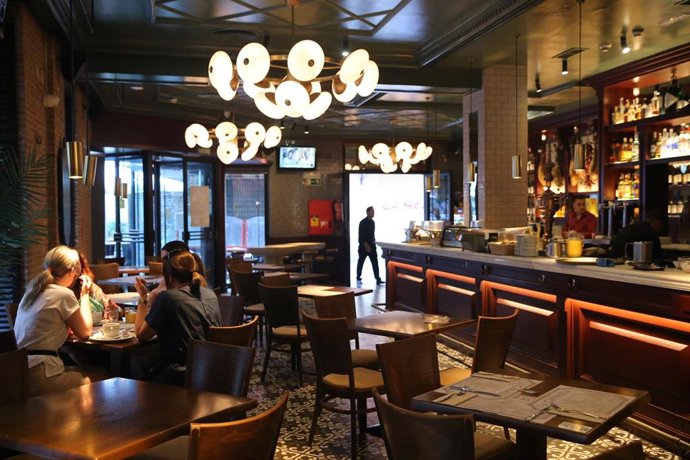 Archivo - Interior de un establecimiento de restauración 