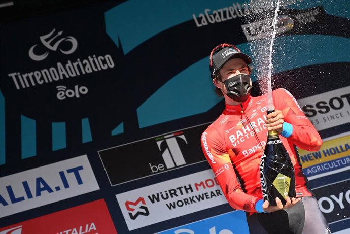 Archivo - El ciclista alemán Phil Bauhaus (Bahrain Victorious) celebra una victoria