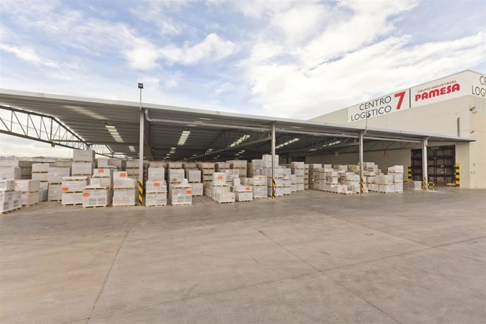Archivo - Almacén del Grupo Pamesa