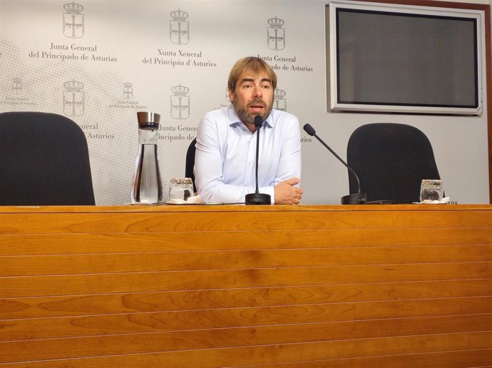 El diputado de Podemos en la Junta General Daniel Ripa