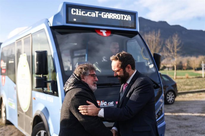 Catalunya pone en marcha en la Garrotxa (Girona) el primer autobús eléctrico a la demanda del Estado