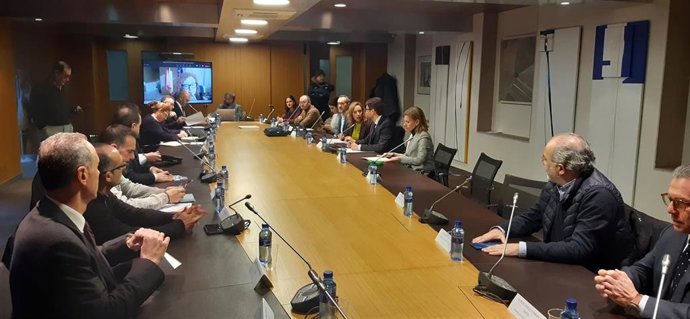 Reunión informativa sobre los Fondos de Transición Justa con agentes sociales y económicos, presidida por el consejero de Industria, Empleo y Promoción Económica, Enrique Fernández.