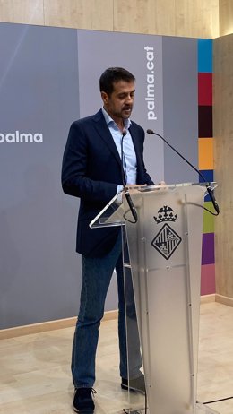 El regidor de Hacienda, Innovación y Función Pública, Adrián García.