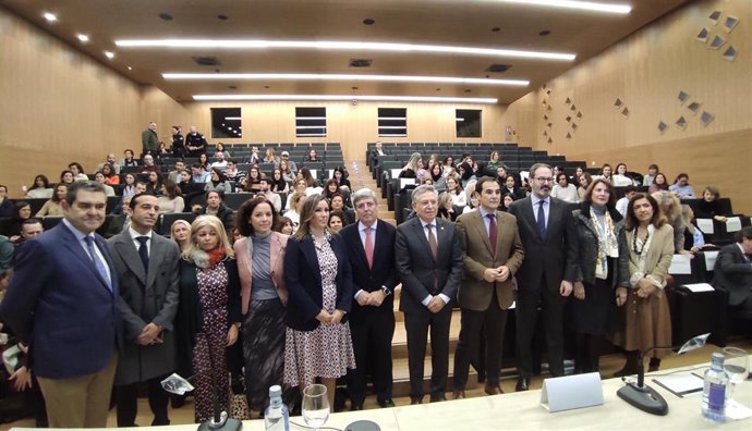 Inauguración de las Jornadas 'Mediación, una realidad en Córdoba' con el consejero de Justicia de la Junta, José Antonio Nieto.