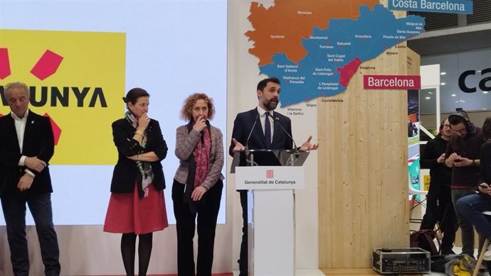 El conseller de Empresa y Trabajo de la Generalitat, Roger Torrent, en Fitur.