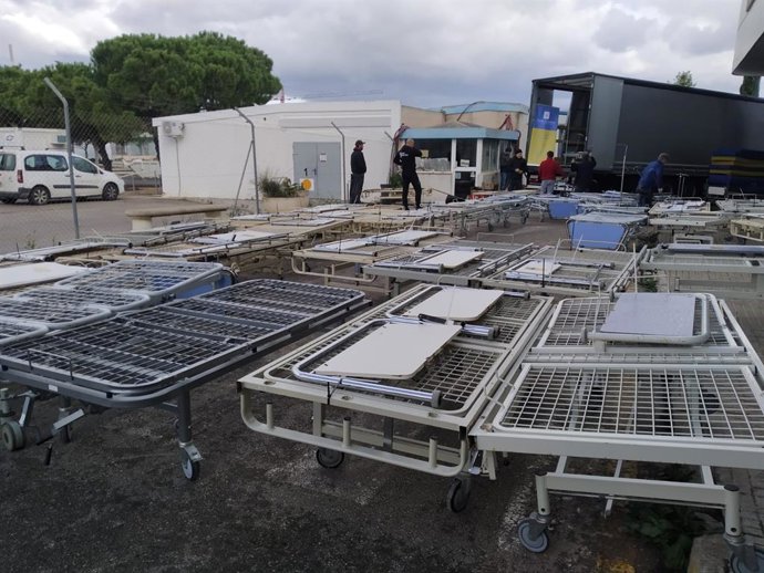 Camas del Hospital Son Dureta, en Palma, preparadas para su envío a Jarkóv (Ucrania).