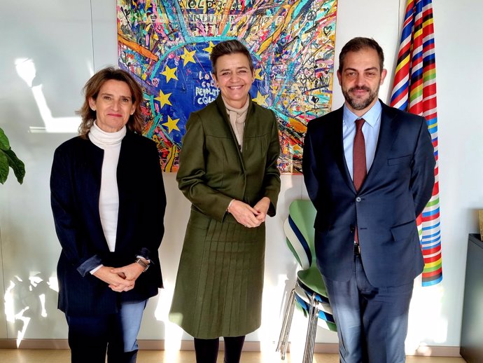 Teresa Ribera,  el ministro de Medio Ambiente y Acción Climática de Portugal, José Duarte y  Margrethe Vestager