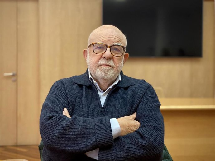 El Cronista Y Divulgador Cinematográfico Jaume Figueras Posa Para Europa Press En Barcelona