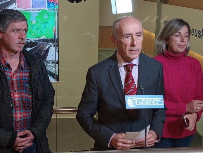 El consejero de Seguridad, Josu Erkoreka, comparece tras la reunión del Órgano de Coordinación del Plan de Vialidad Invernal