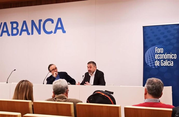 Xosé Carlos Arias y Luciano Alfaya (Foro Económico), en rueda de prensa
