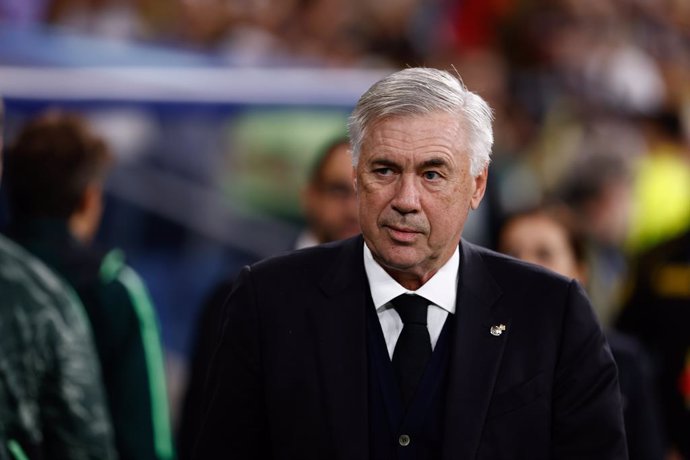 Archivo - Carlo Ancelotti, head coach of Real Madrid, looks on during the UEFA Champions League, Group F, football match played between Real Madrid and Celtic FC at Santiago Bernabeu stadium on November 02, 2022, in Madrid, Spain.