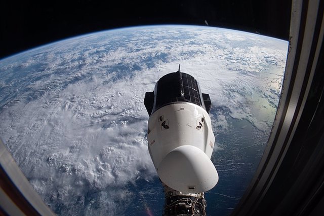 Nave Dragon Endurance atracada en la Estación Espacial Internacional
