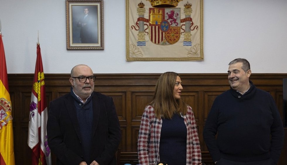 El subdelegado Miguel Latorre; la delegada Virginia Barcones, y el presidente de la Cámara Alberto Santamaría.