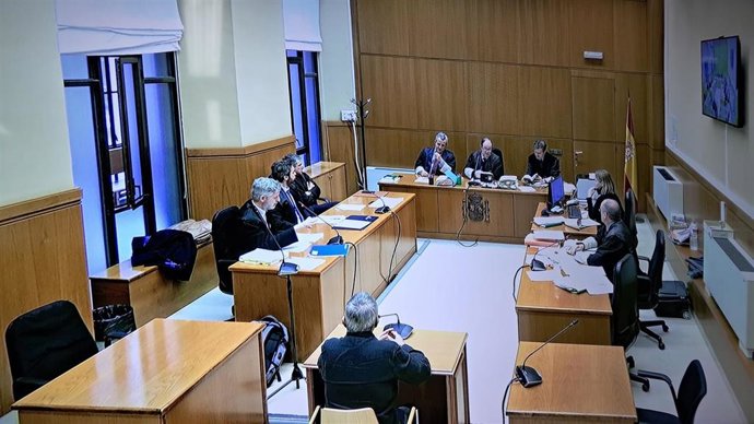 La Audiencia de Barcelona juzga al jefe de la Policía Local de Pineda de Mar (Barcelona) y a dos ediles por presuntas coacciones a un hotel que hospedaba policías el 1-O.