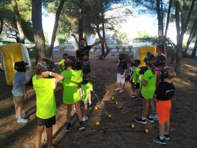 Varios niños participan en las estancias deportivas organizadas por el Consell de Mallorca.