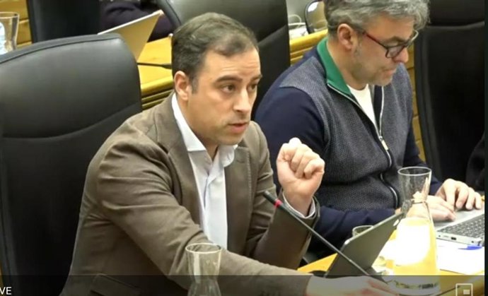 Olmo Ron,  concejal de Obras  y Proyectos de Ciudad del Ayuntamiento de Gijón,  en el Pleno Municipal en el que se ha comunicado oficialmente su renuncia al cargo de edil