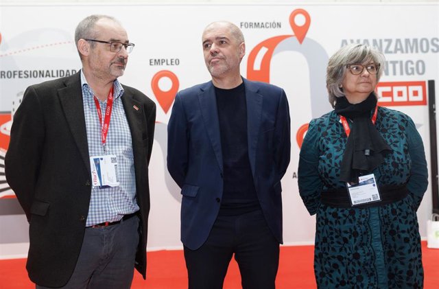 (I-D) El secretario general de CCOO Servicios, José María Martinez; el secretario general de CCOO, Unai Sordo, y la secretaria general de CCOO de Madrid, Paloma López, en la inauguración del estand de CCOO de la Feria Internacional del Turismo
